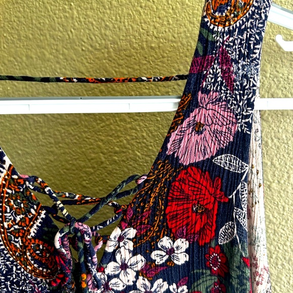 Floral cropped tank top - Picture 3 of 7